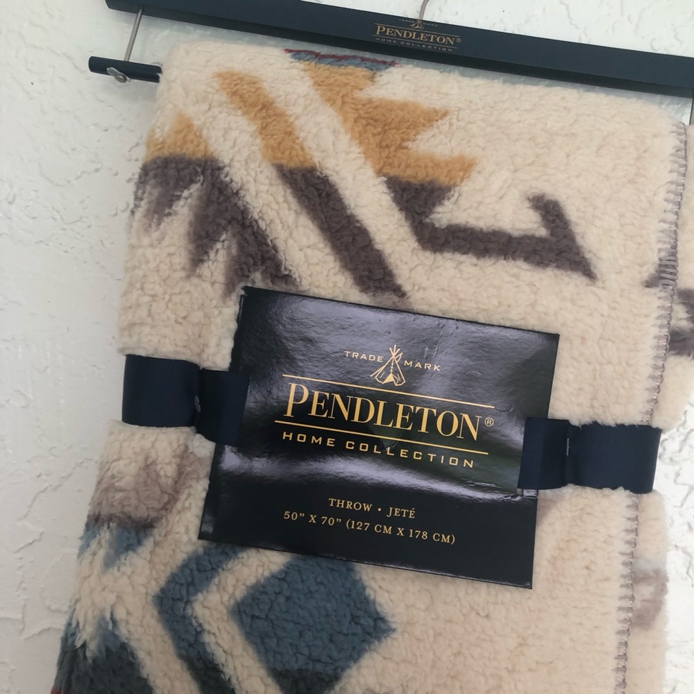 Pendleton Cozy Boho Sherpa Fleece Blanket Throw - Picture 2 of 6